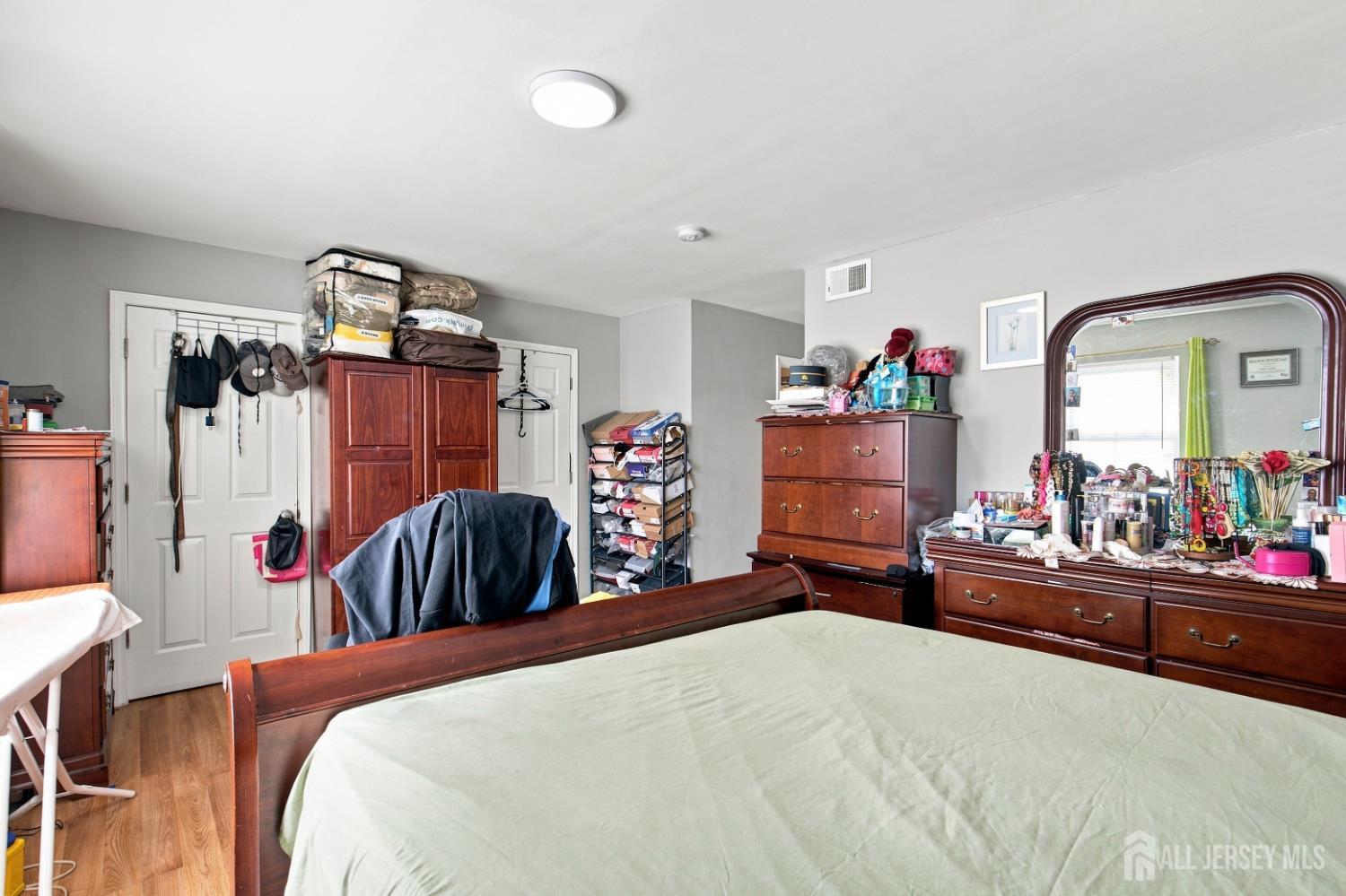 64 Fabyan Place Newark NJ 07108