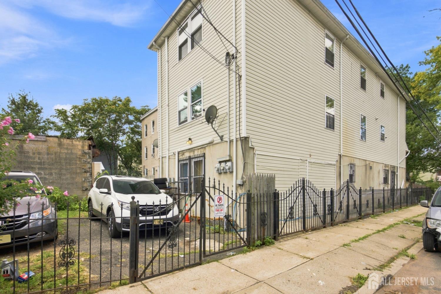 64 Fabyan Place Newark NJ 07108