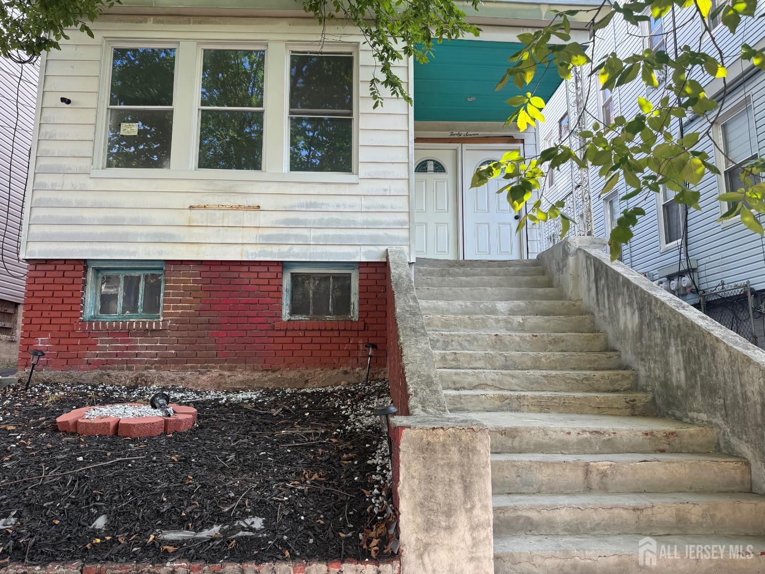 47 Rose Terrace Newark NJ 07108