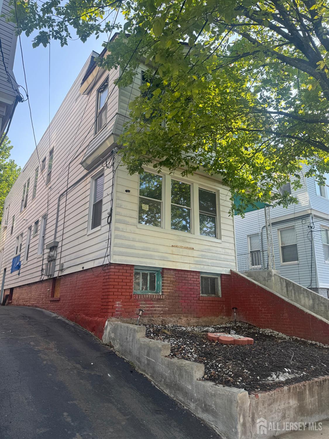 47 Rose Terrace Newark NJ 07108
