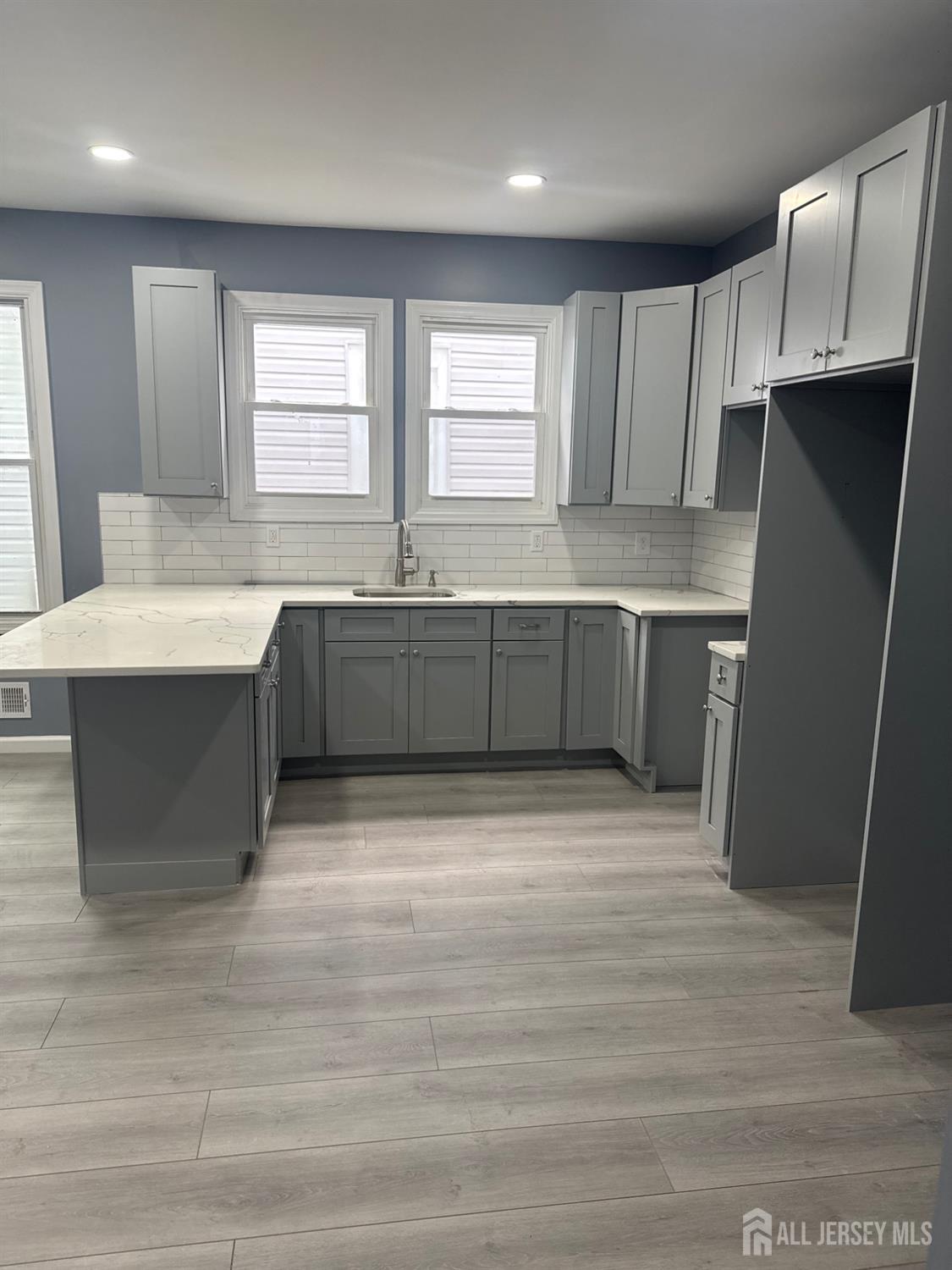 47 Rose Terrace Newark NJ 07108