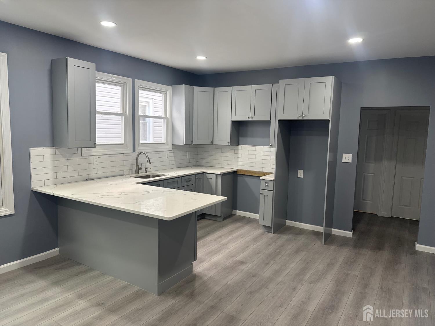 47 Rose Terrace Newark NJ 07108