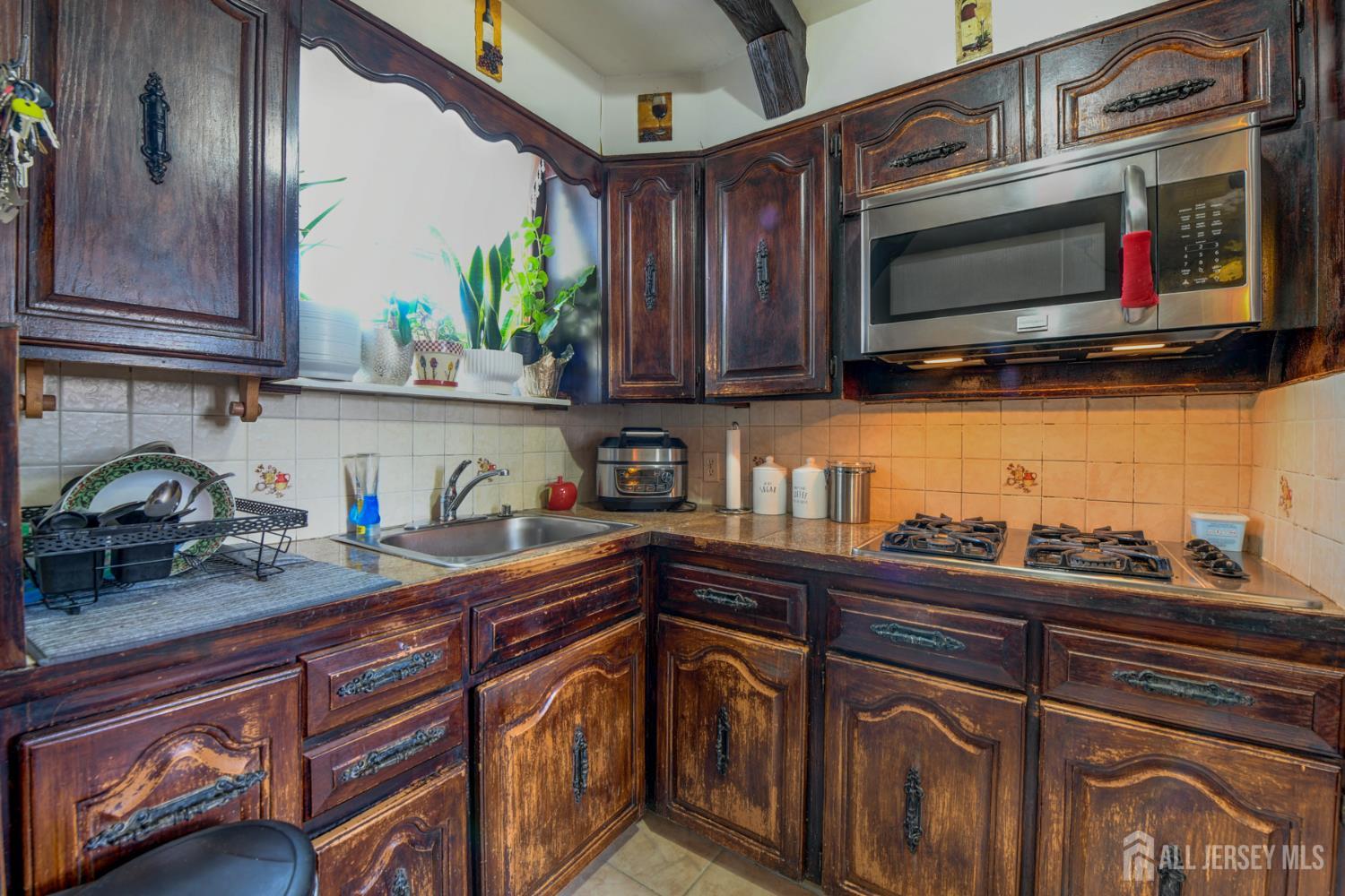 51 Jeanette Street Carteret NJ 07008