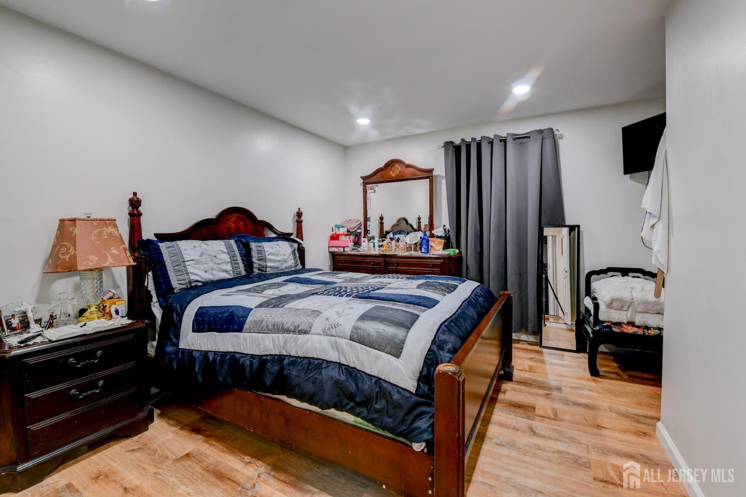 51 Jeanette Street Carteret NJ 07008