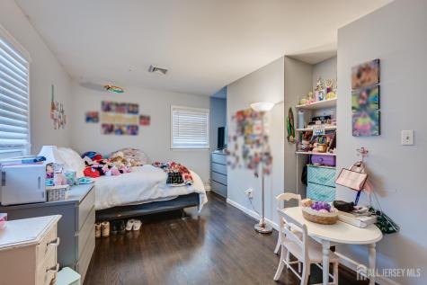 7 Myrtle Avenue Metuchen NJ 08840
