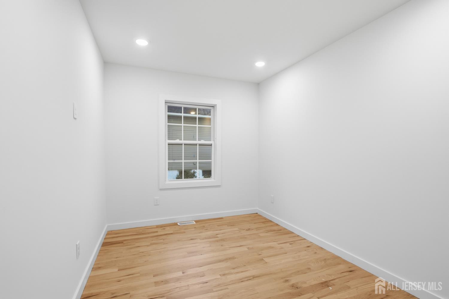 48 5 Th Street Fords NJ 08863