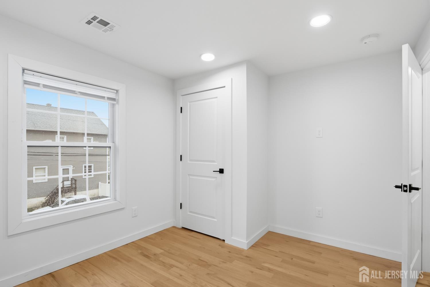48 5 Th Street Fords NJ 08863
