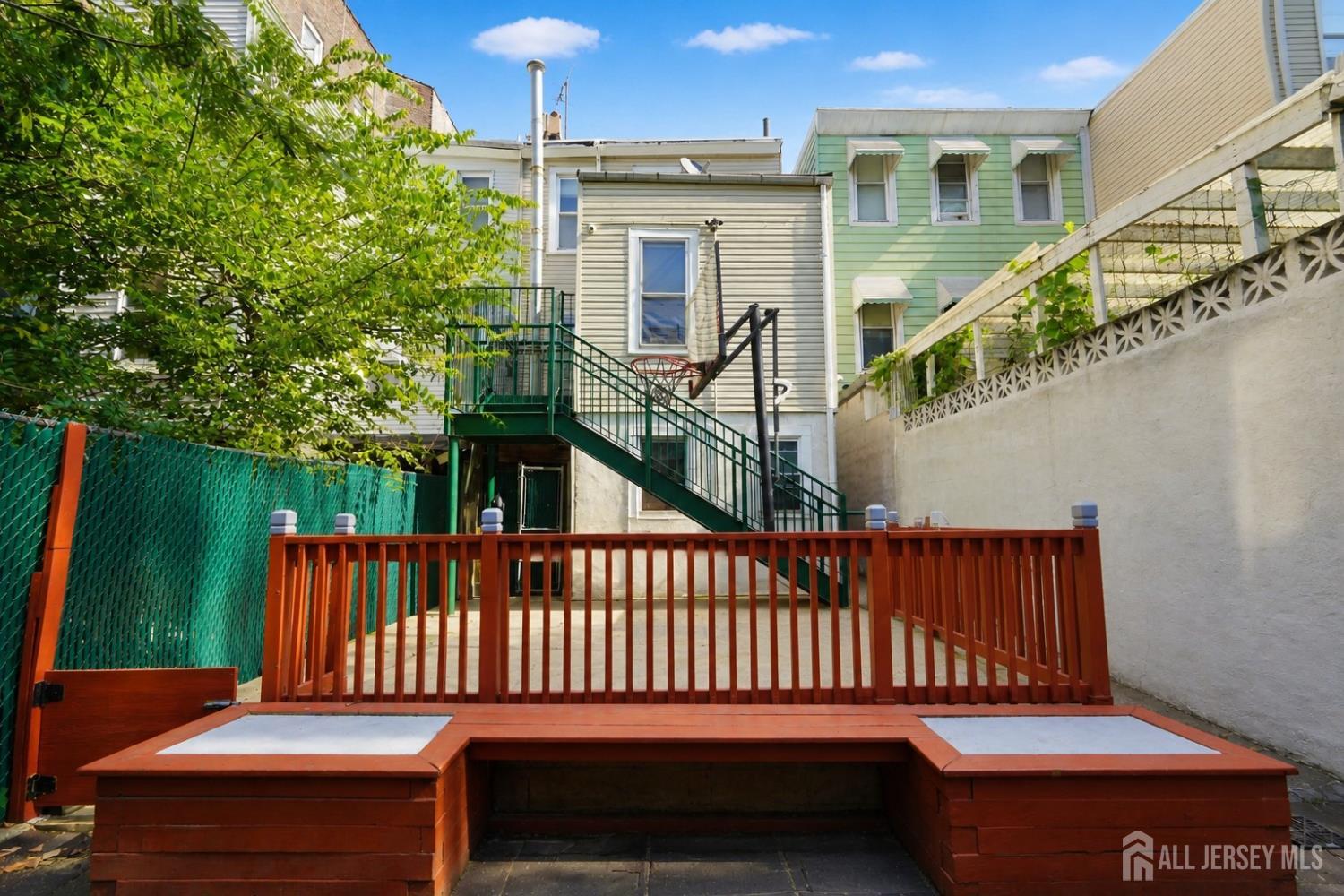 725 17th Street Union City NJ 07087