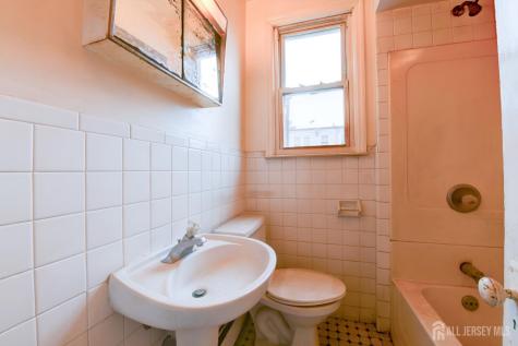 110 W 16 Street Linden NJ 07036