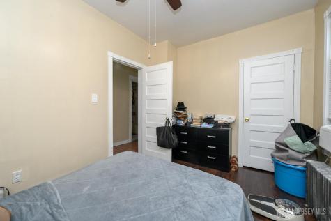 1053 Hunterdon Street Newark NJ 07112