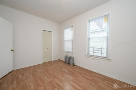 1053 Hunterdon Street Newark NJ 07112