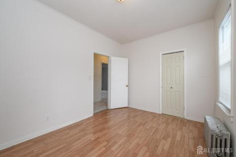 1053 Hunterdon Street Newark NJ 07112