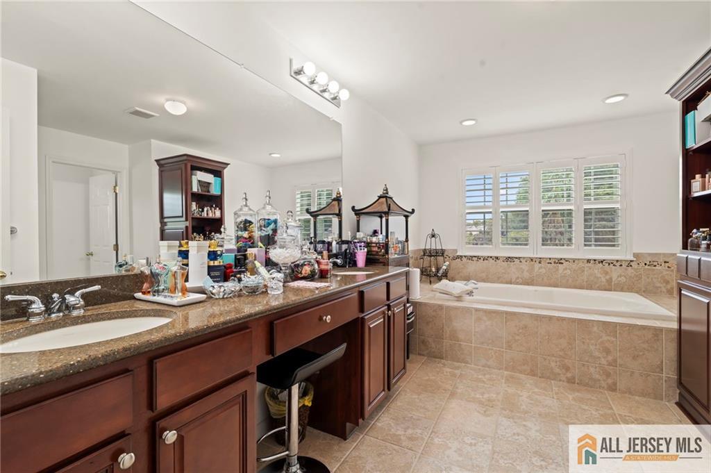 237 Leffler Circle Florence NJ 08518