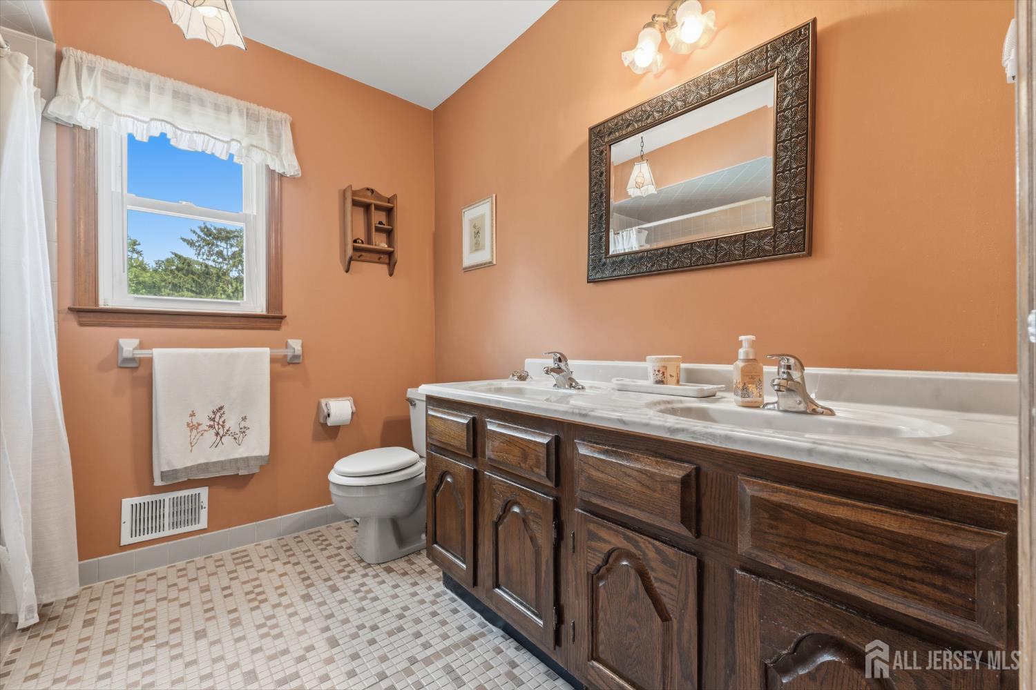 18 Nathaniel Street Monroe NJ 08831