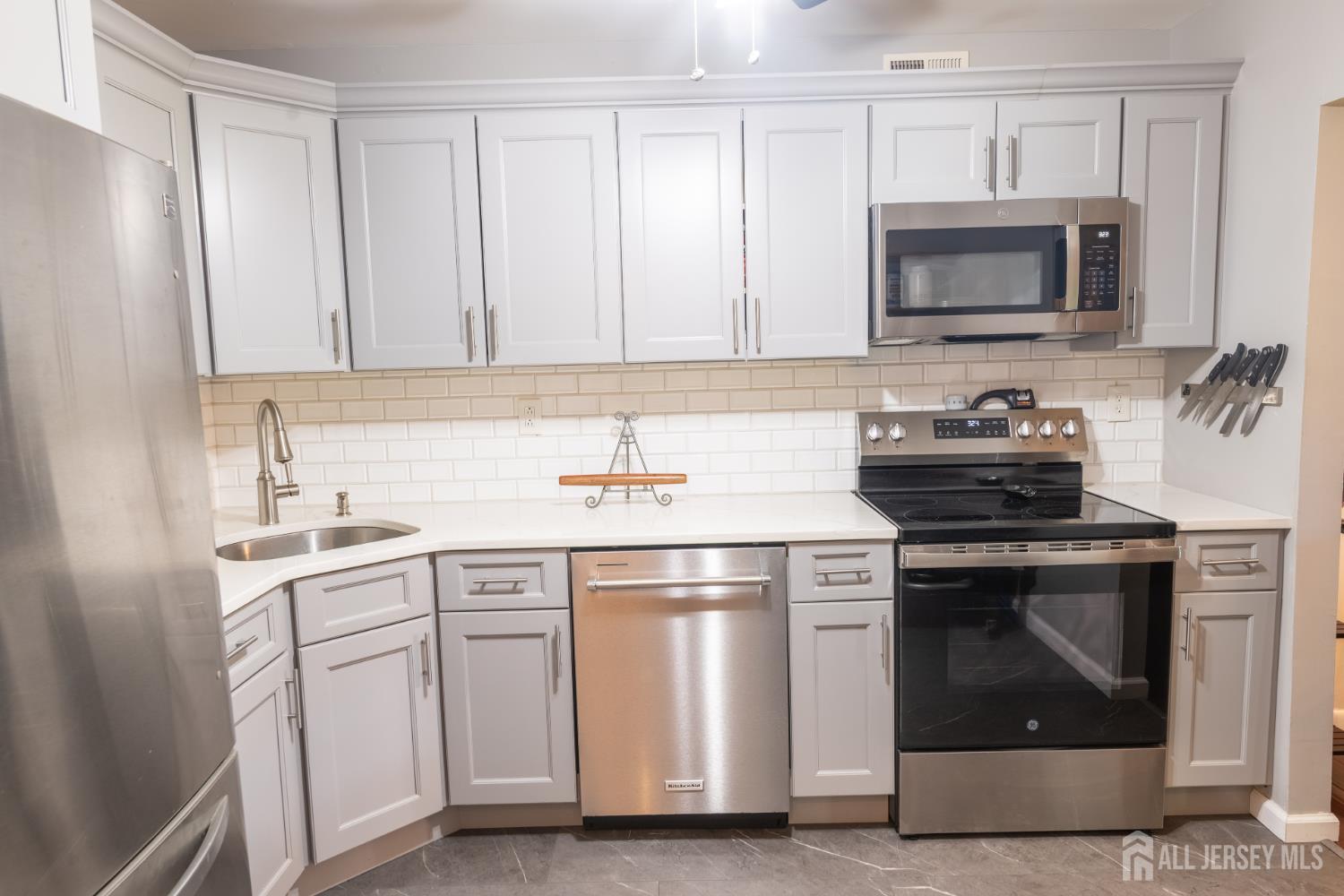 13 Mine Road Jamesburg NJ 08831