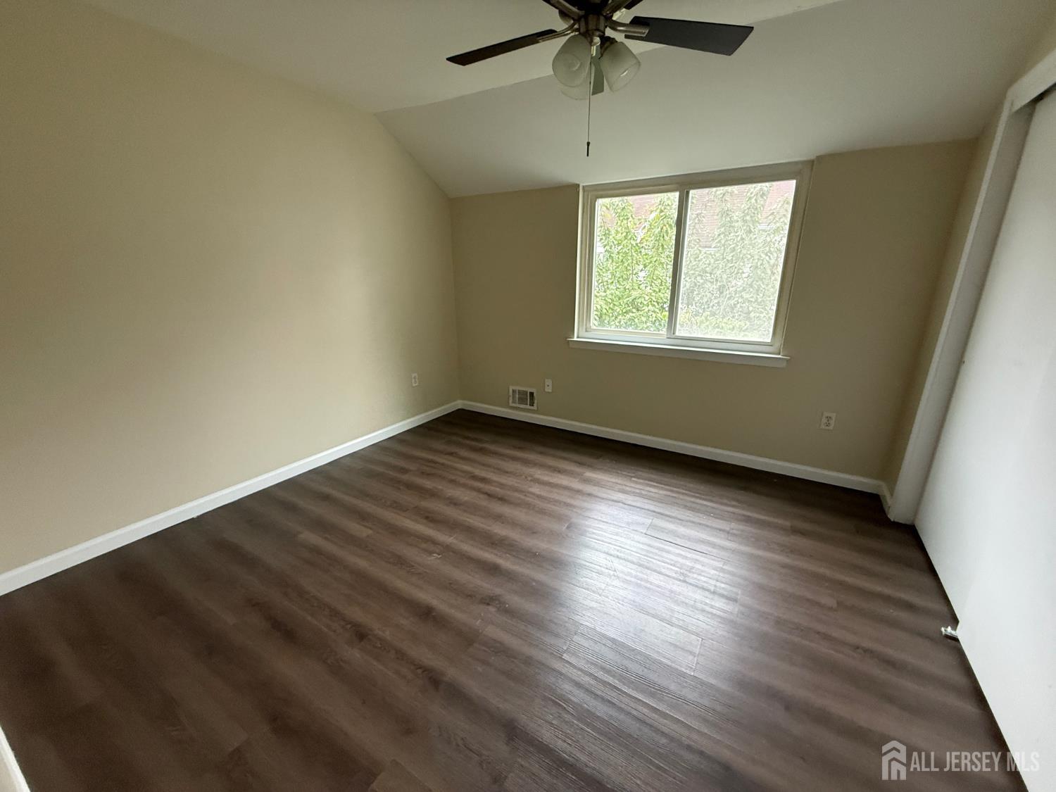 1038 Schmidt Lane North Brunswick NJ 08902