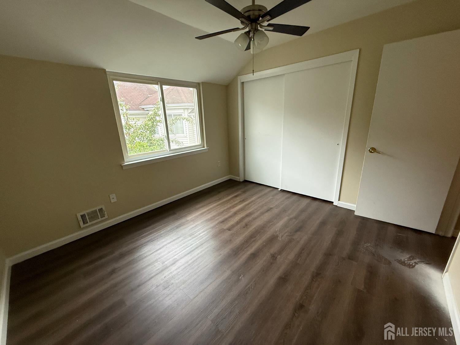 1038 Schmidt Lane North Brunswick NJ 08902