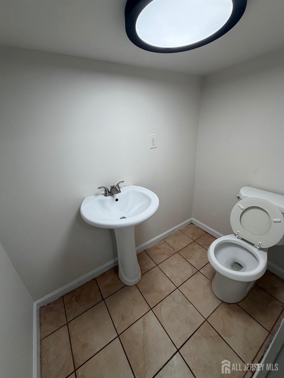 565 Crows Mill Road Fords NJ 08863