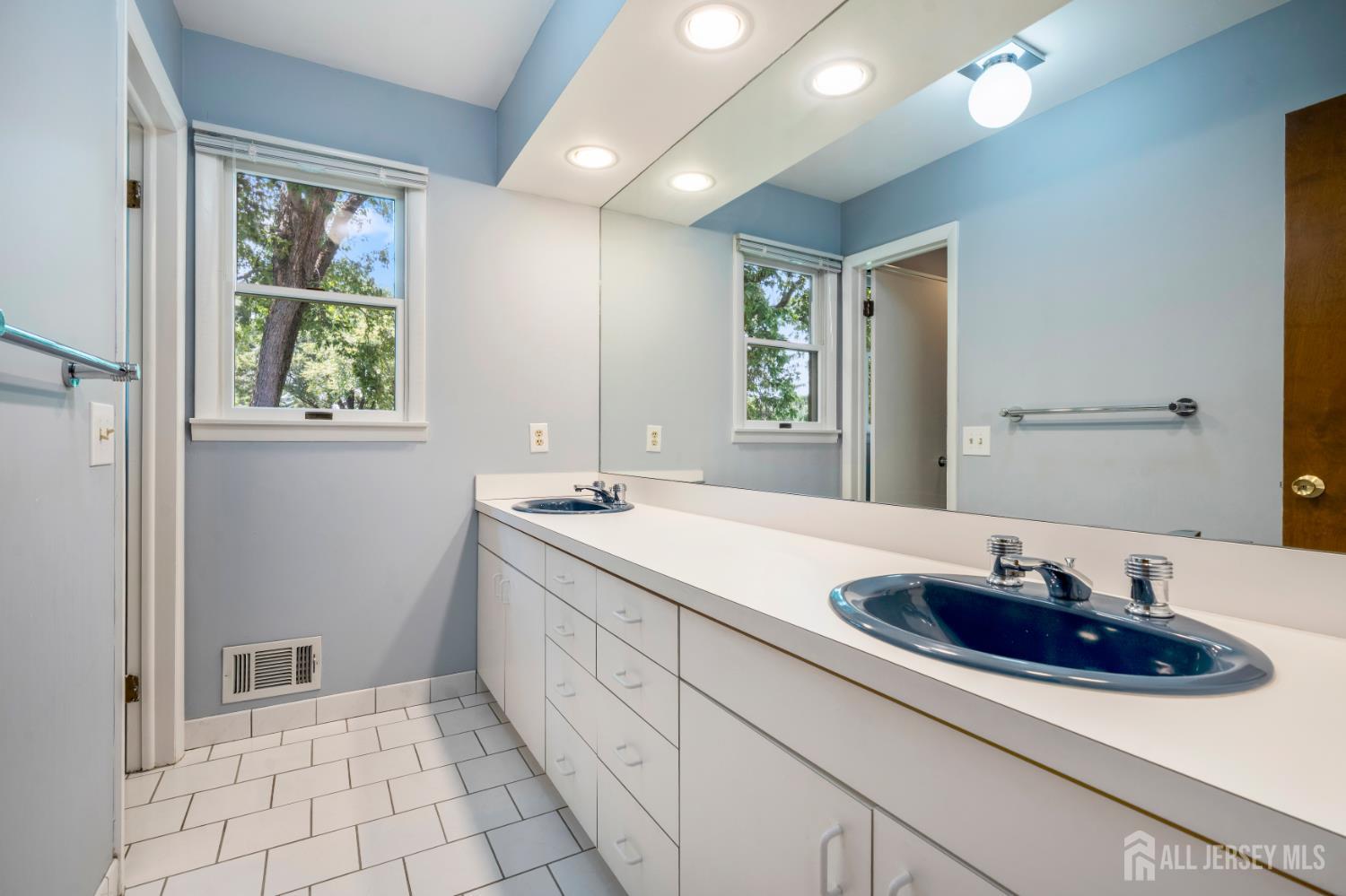 5 Sussex Road East Brunswick NJ 08816