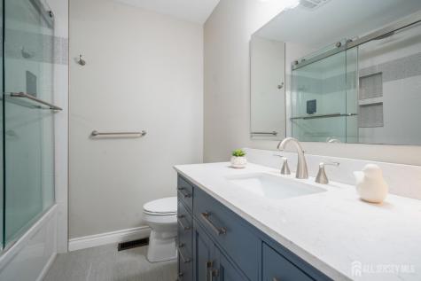 6 Eileen Court East Brunswick NJ 08816
