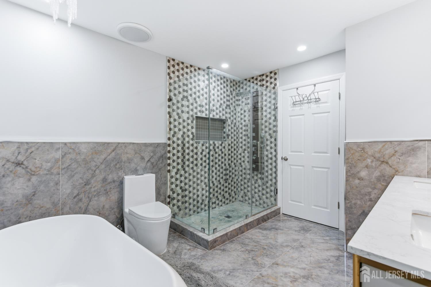 6 Whitewood Road Edison NJ 08820