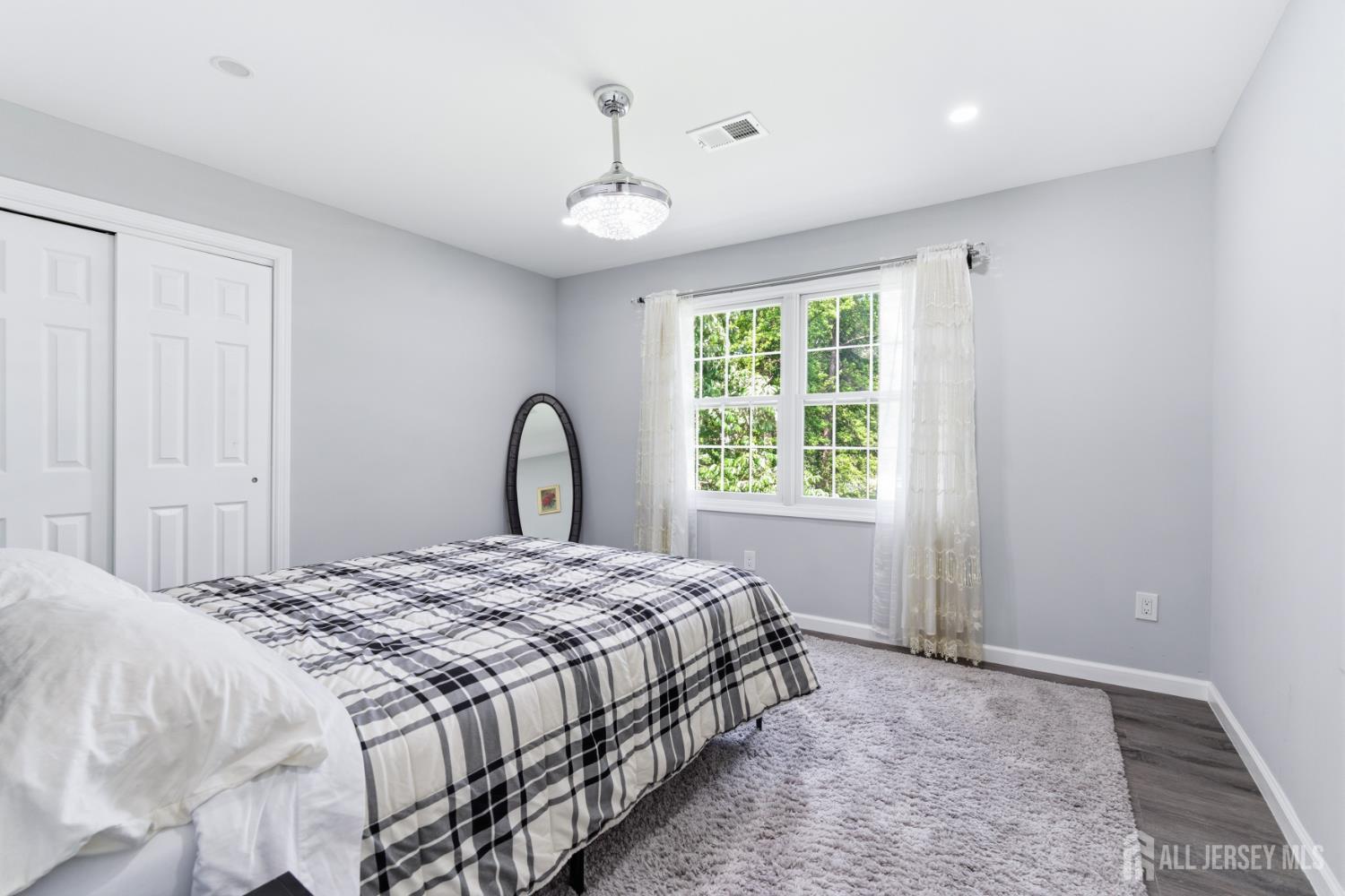 6 Whitewood Road Edison NJ 08820