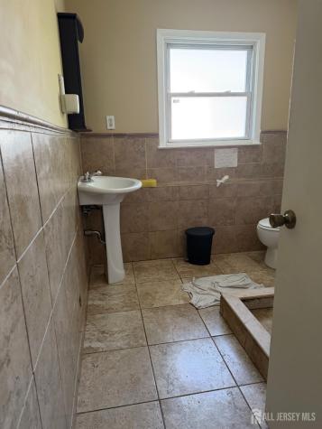 557 Renewal Way Port Reading NJ 07064