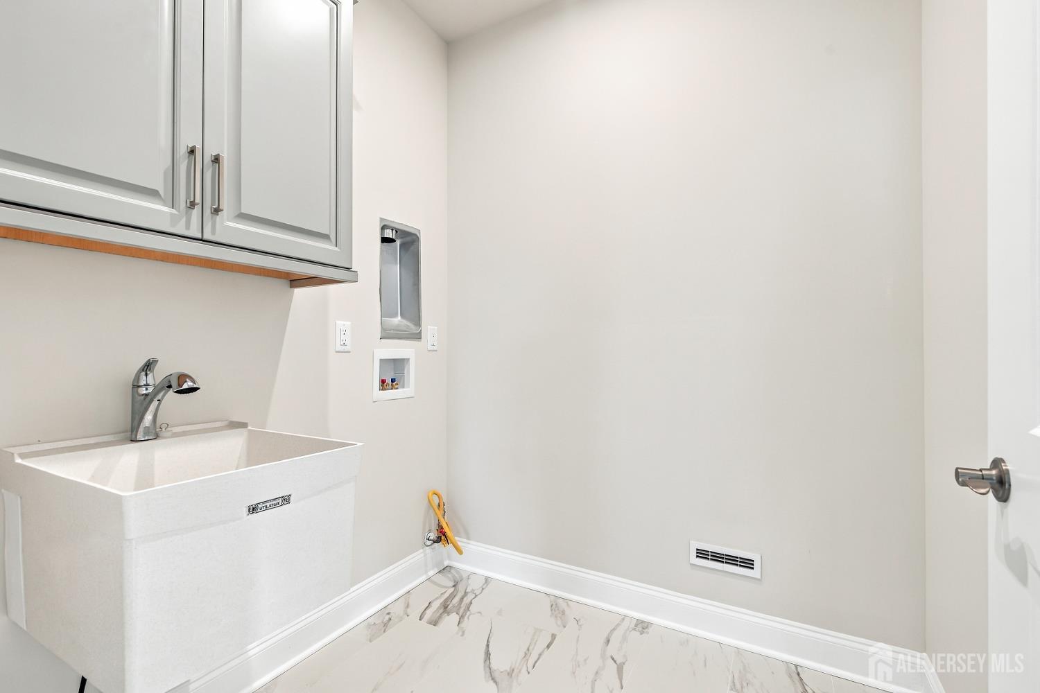 113 Bohar Lane South Brunswick NJ 08852