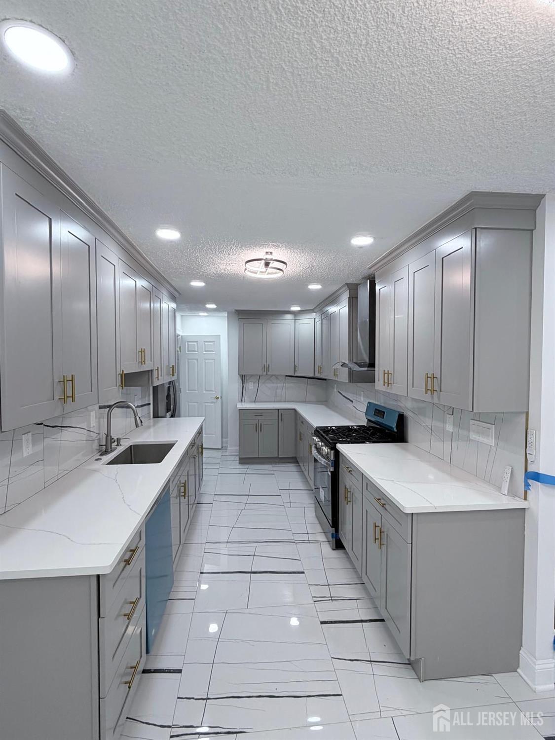 109 W Arthur Place Iselin NJ 08830