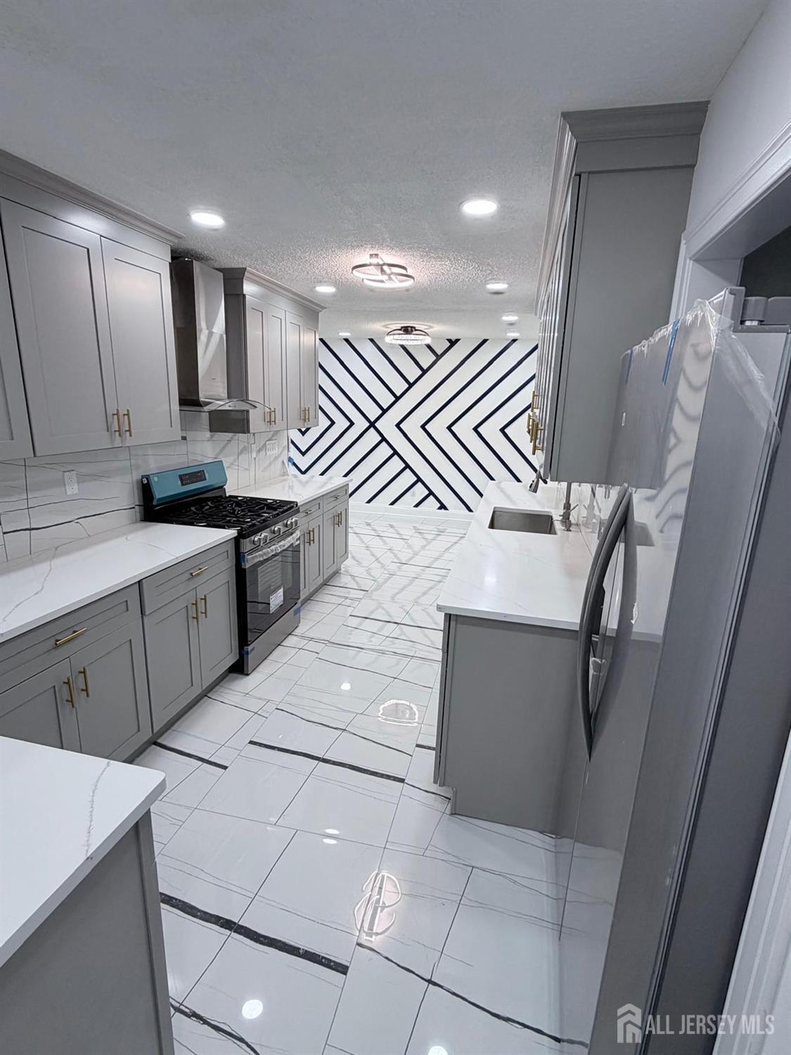 109 W Arthur Place Iselin NJ 08830