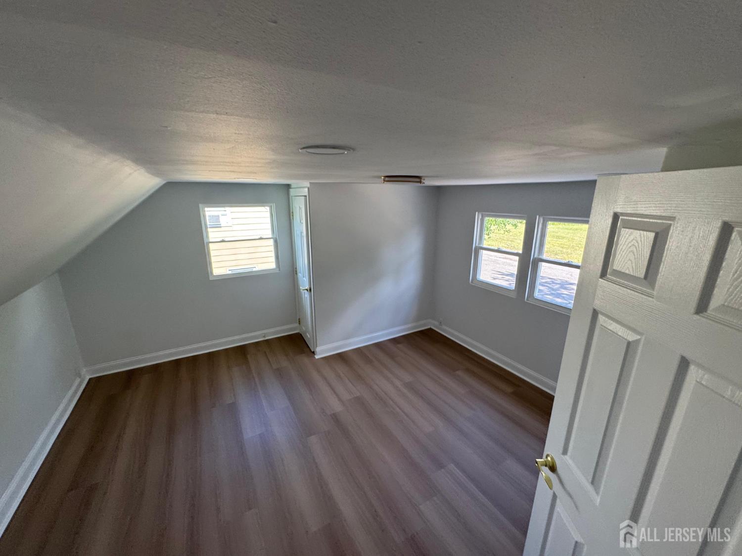 109 W Arthur Place Iselin NJ 08830