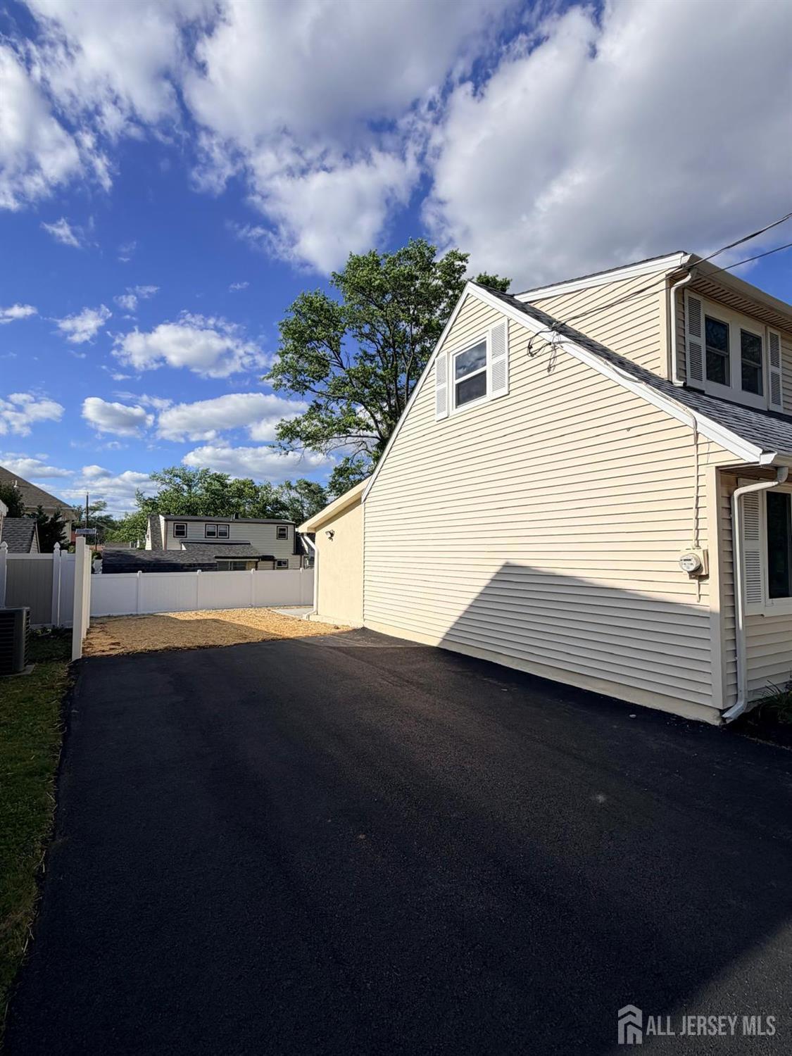 109 W Arthur Place Iselin NJ 08830