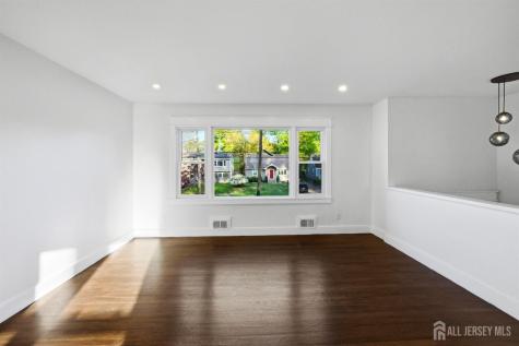 684 West Avenue Sewaren NJ 07077