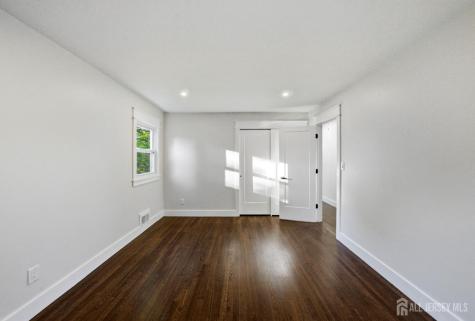 684 West Avenue Sewaren NJ 07077