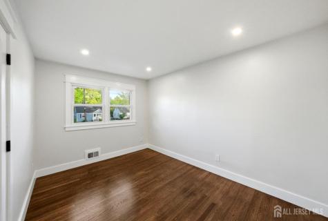 684 West Avenue Sewaren NJ 07077