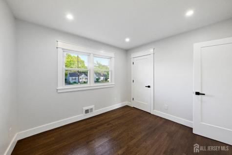 684 West Avenue Sewaren NJ 07077