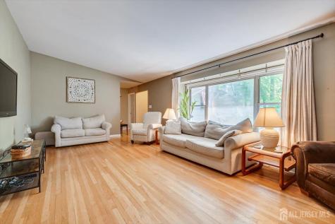 9 Clive Hills Road Edison NJ 08820