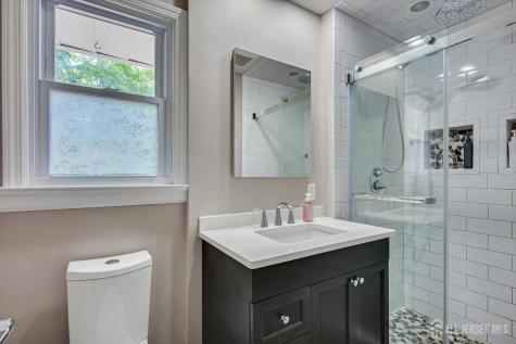 9 Clive Hills Road Edison NJ 08820