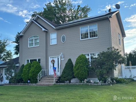 105 Howard Avenue Edison NJ 08837