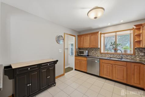 31 Middle Hill Road Colonia NJ 07067