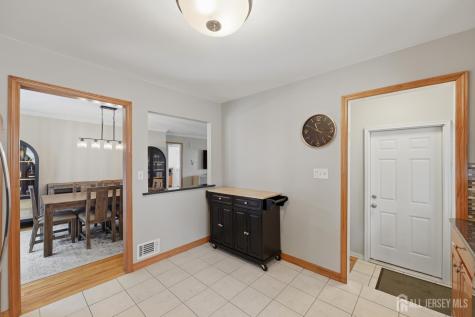 31 Middle Hill Road Colonia NJ 07067