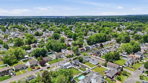 31 Middle Hill Road Colonia NJ 07067