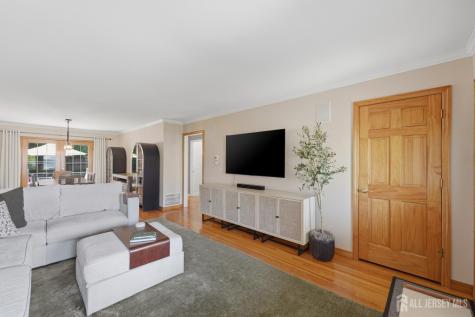 31 Middle Hill Road Colonia NJ 07067