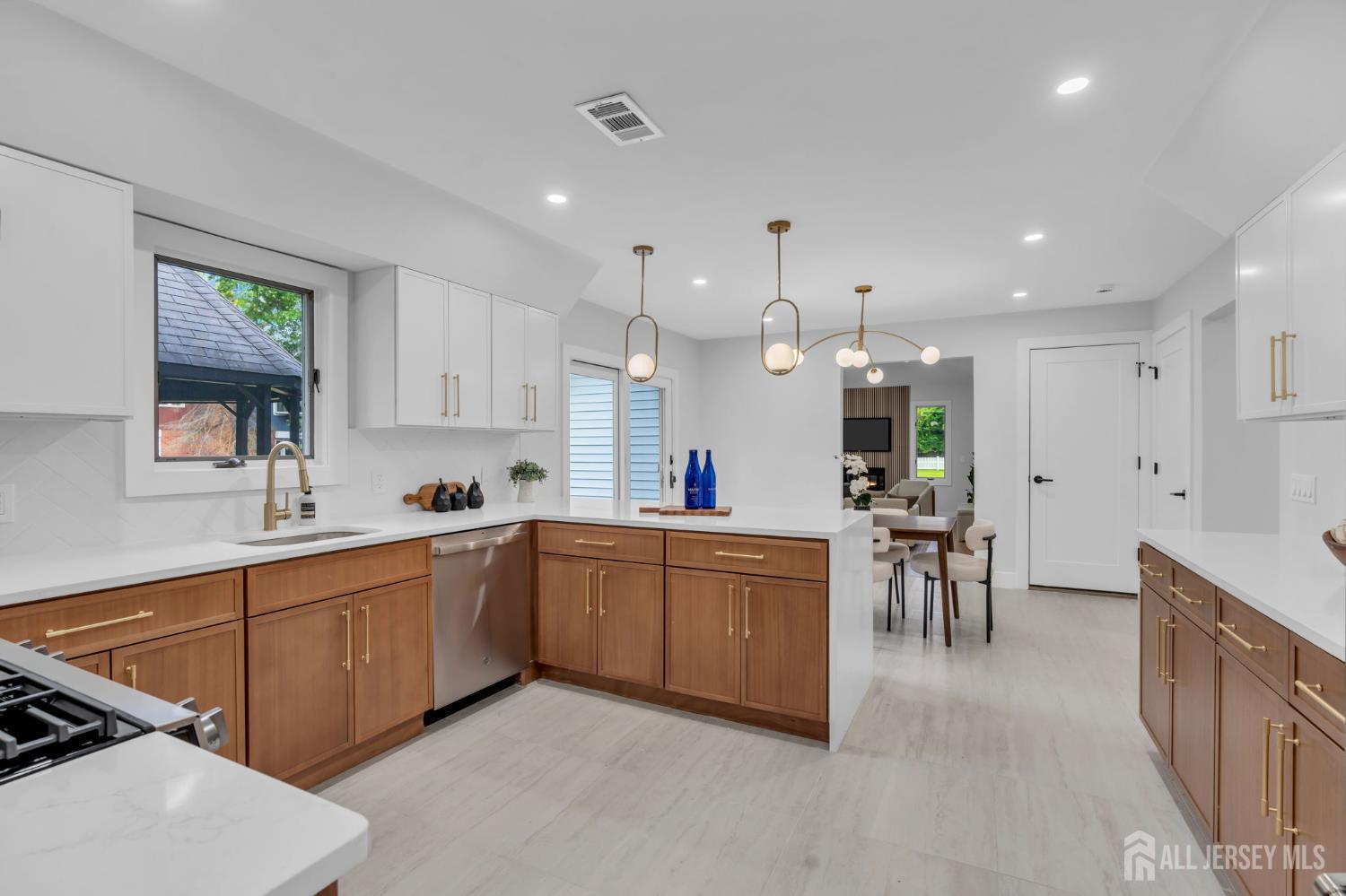 24 Dewey Drive New Brunswick NJ 08901