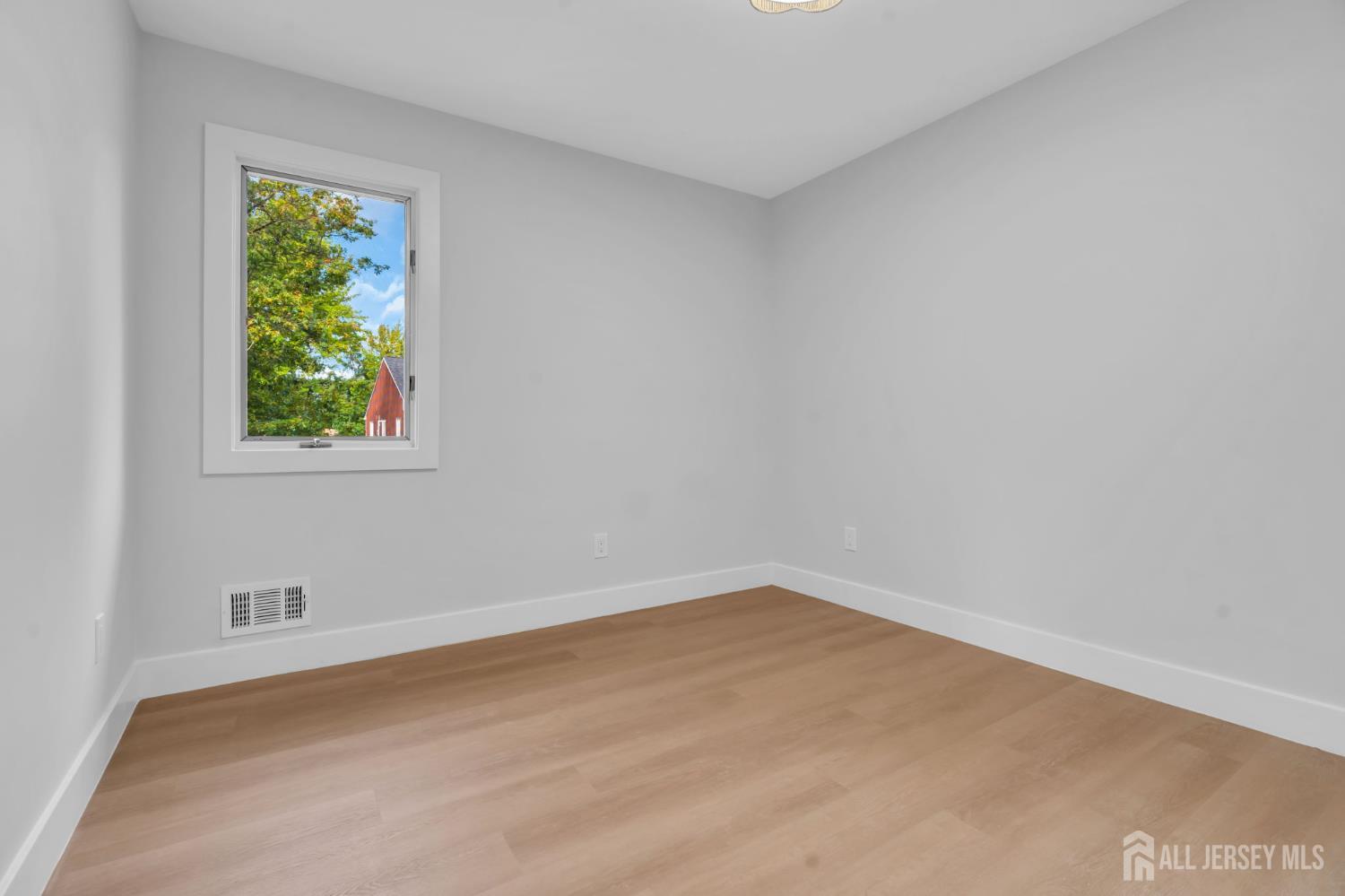 24 Dewey Drive New Brunswick NJ 08901