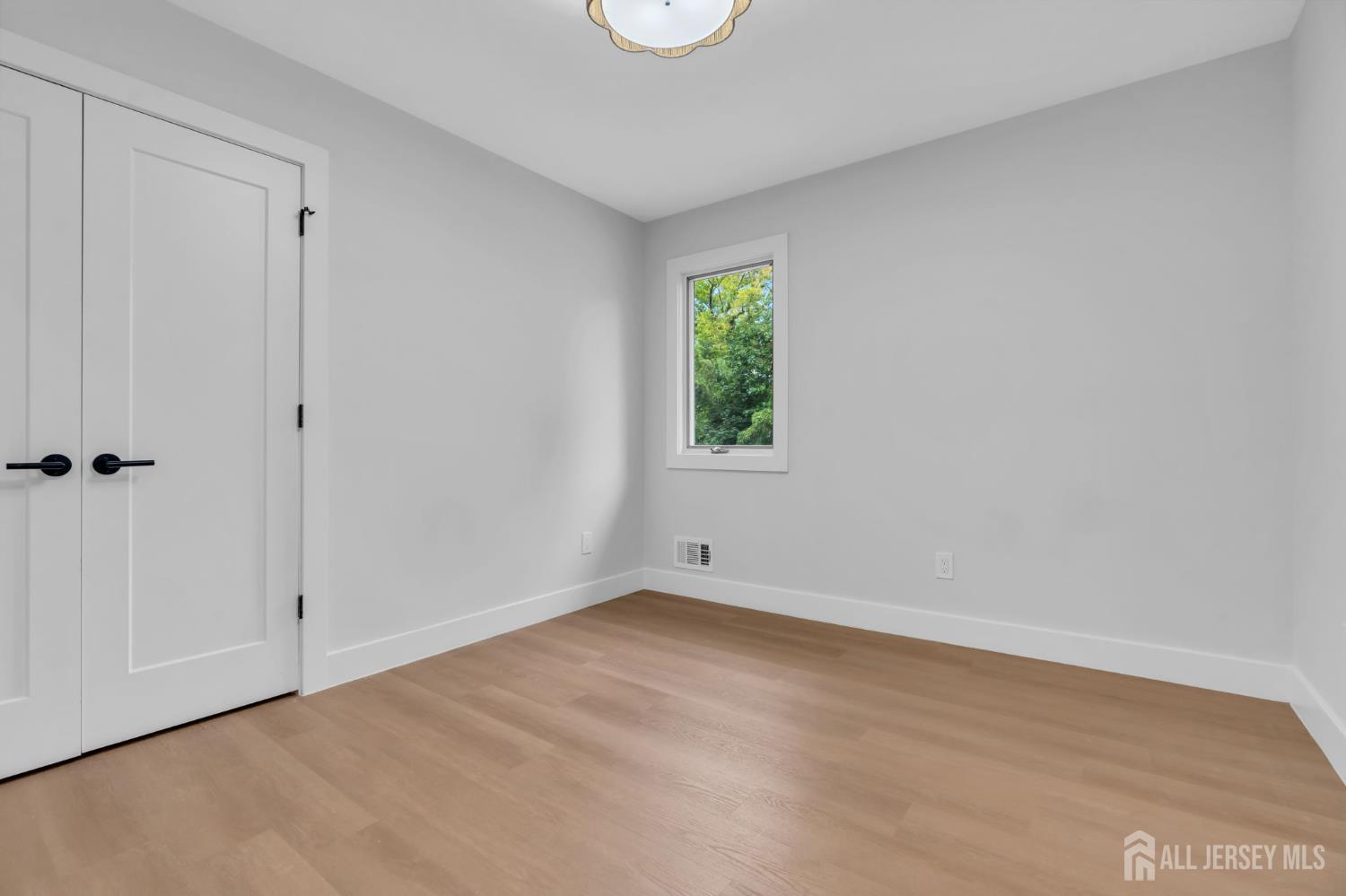 24 Dewey Drive New Brunswick NJ 08901