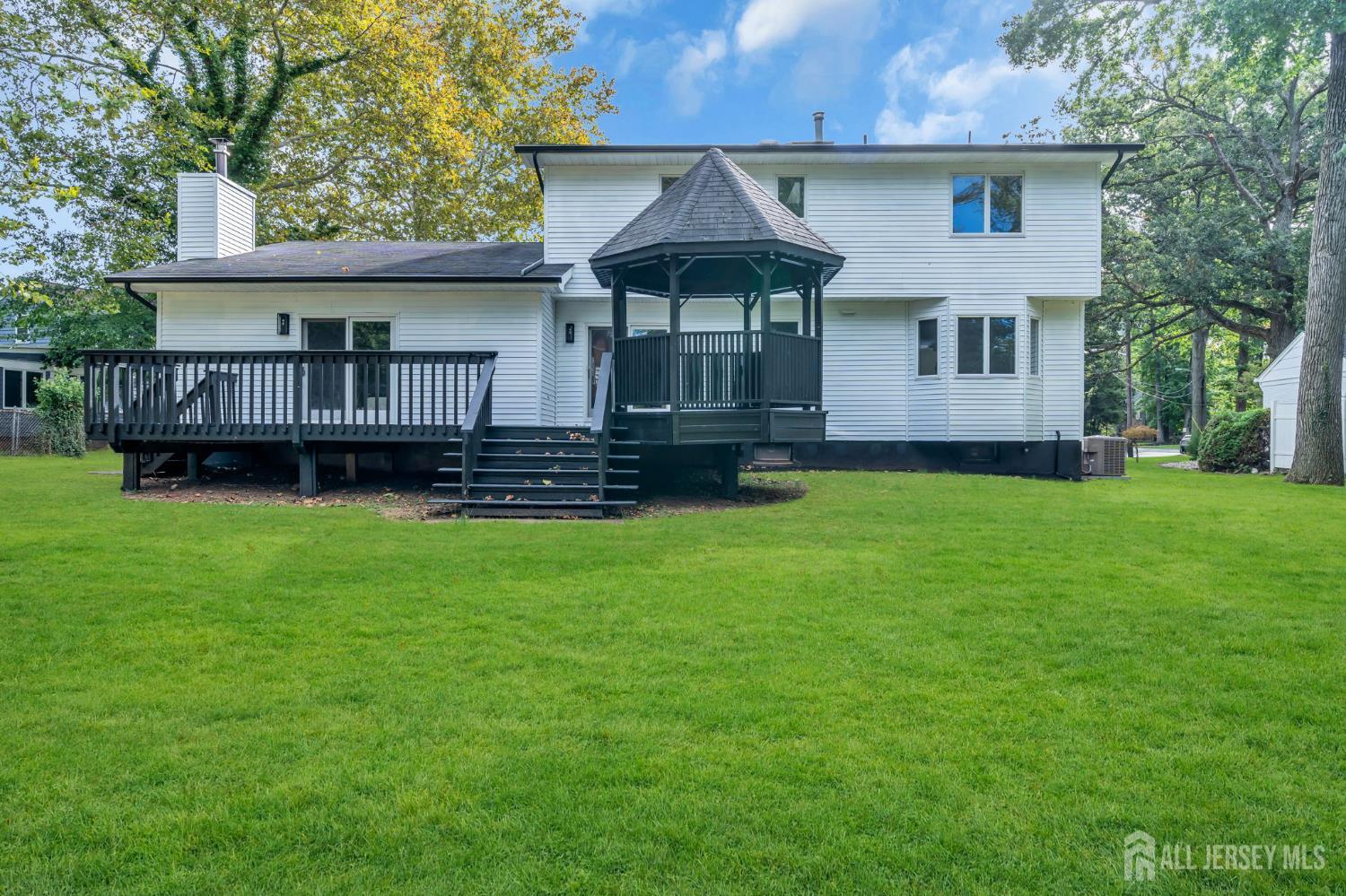 24 Dewey Drive New Brunswick NJ 08901