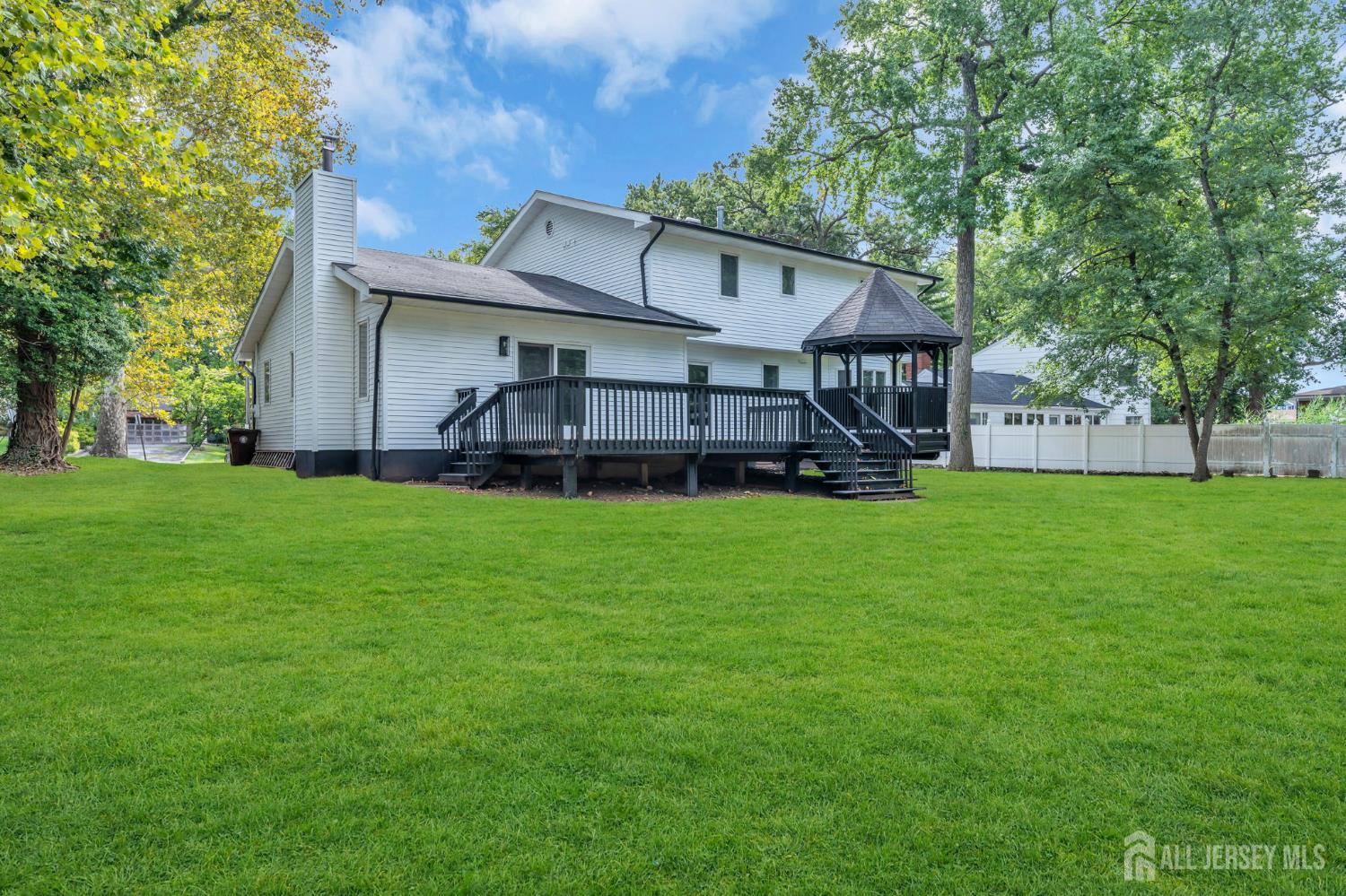 24 Dewey Drive New Brunswick NJ 08901