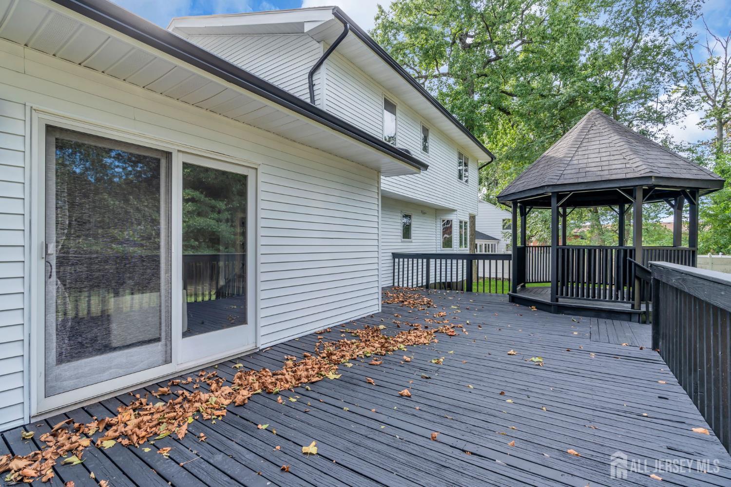 24 Dewey Drive New Brunswick NJ 08901