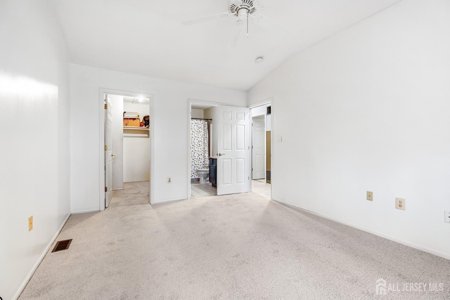 18 Parkside Drive Jamesburg NJ 08831